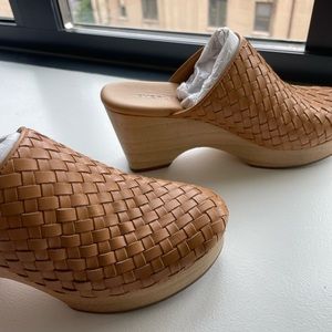 Everlane Tan Woven Clog size 6